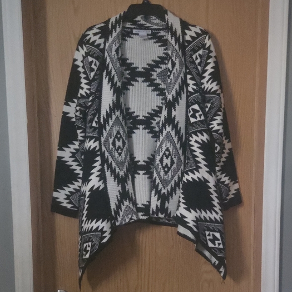Tempo Paris Sweaters - Tempo Paris Thick Knit Aztec Print Cardigan; Black & White; Medium